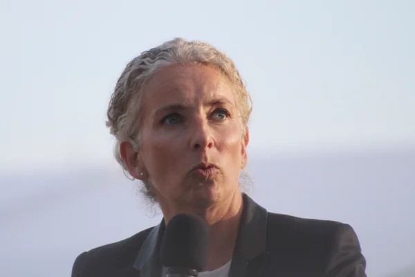 Delphine Batho prenant la parole aux journées d’été des écologistes 2021 à Poitiers.