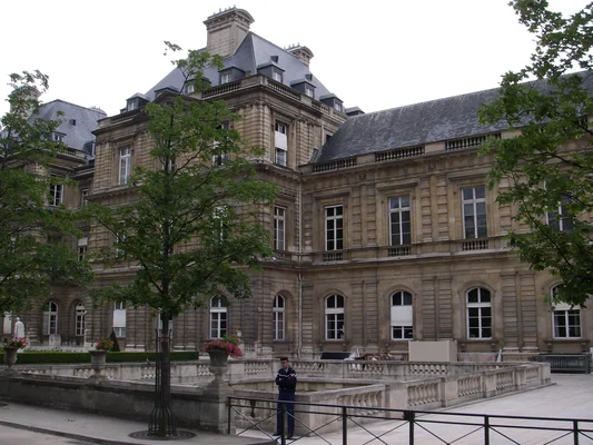 Façade est du palais du Luxembourg, siège du Sénat, à Paris.