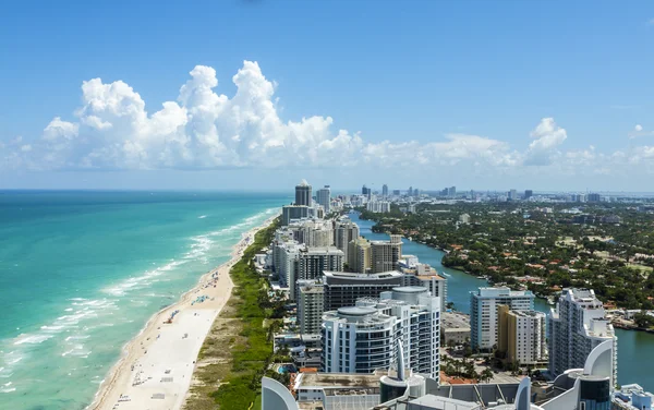 Vue aérienne de Miami, destination emblématique de la Floride.