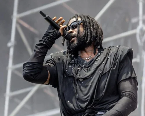 Damso enflamme la scène du Luxexpo.