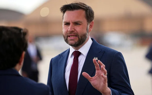 JD Vance qualifiant l'accord avec l'Iran de « coup de maître pour le peuple américain ».