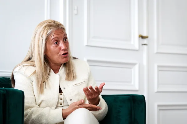 La mère de Nahel, s'exprimant lors d'un entretien.