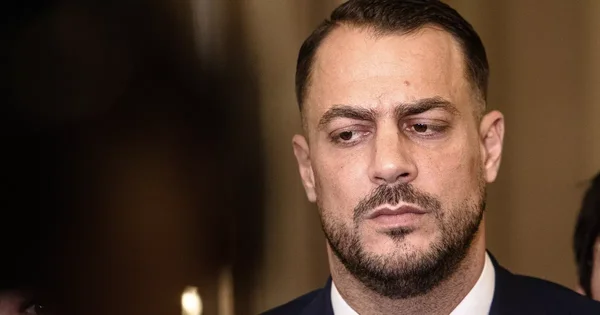 Portrait de l'homme jugé pour avoir menacé Sébastien Delogu sur Instagram.
