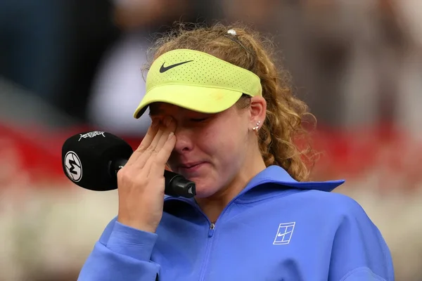 Marta Kostyuk, émue, s'adressant à la presse après son match.