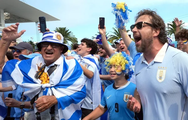 Supporters uruguayens célébrant avant le match contre l'Arabie Saoudite lors de la Coupe du Monde 2026.
