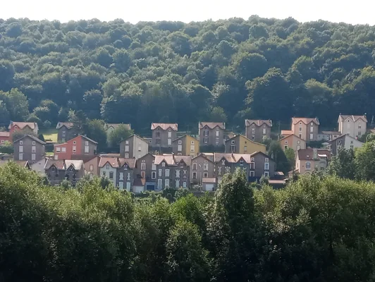 Les cités Merlin à Longwy, ensemble résidentiel sur les hauteurs de la ville.