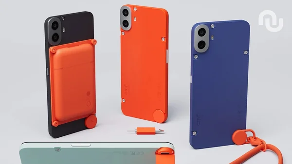 Coques modulaires du CMF Phone 1 dans trois coloris, mettant en avant le système de personnalisation.