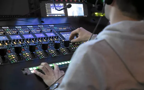 Opérateur en régie audio pour BFM TV.