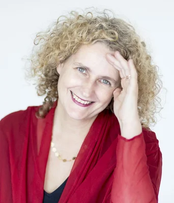Tiffany Tavernier, auteure de « Congés payés », souriante.