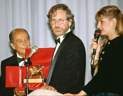 Steven Spielberg à la Mostra de Venise, recevant le Lion d'or.