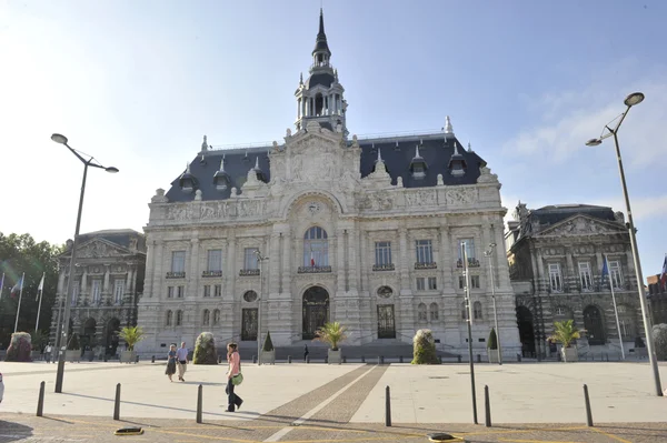 L'hôtel de ville de Roubaix et sa grand'place, cadre de la polémique.