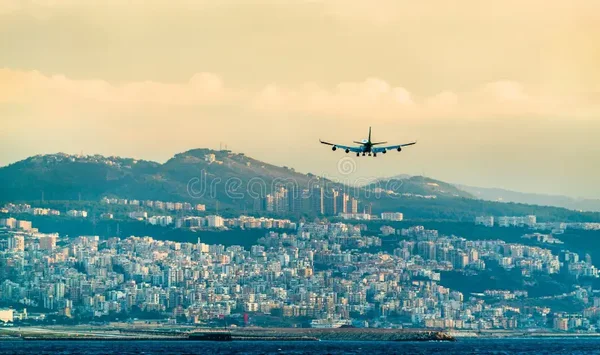 Avion en approche finale de l'aéroport international de Beyrouth.