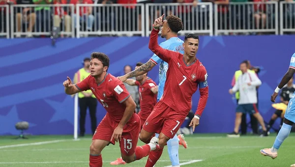 Cristiano Ronaldo célèbre un moment fort du match.