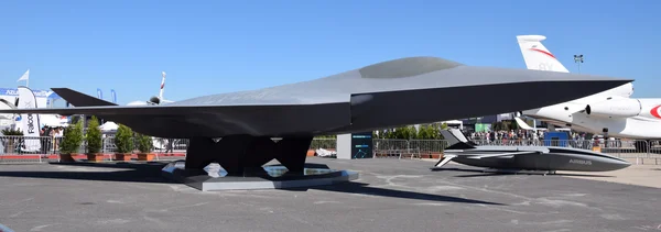 Drone de combat furtif exposé au salon du Bourget 2019.