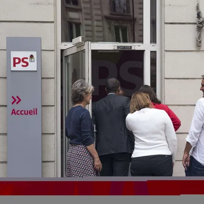Entrée du siège du Parti socialiste, rue de Solférino.