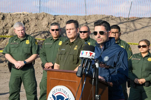 Chad Wolf s'adressant à la presse lors d'une visite à la frontière sud du Texas en 2019.