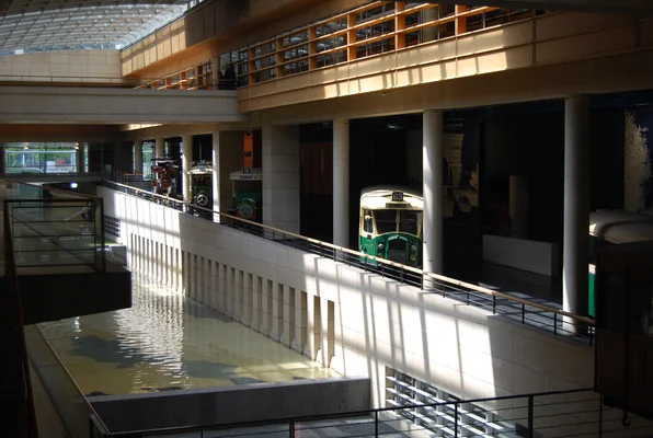 Exposition de bus et tramways historiques à la Maison de la RATP.