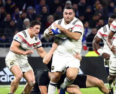 Malik Hamadache en action lors d'un match de rugby.