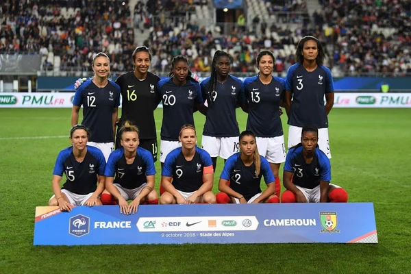 Photo d'avant-match des Bleues au Stade des Alpes contre le Cameroun en octobre 2018.