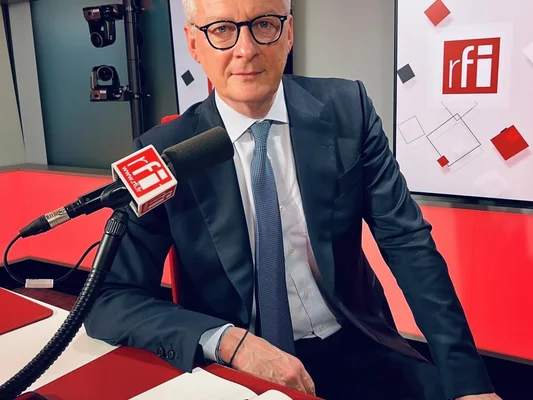 Bruno Le Maire en studio à RFI pour l'émission L'Atelier politique.