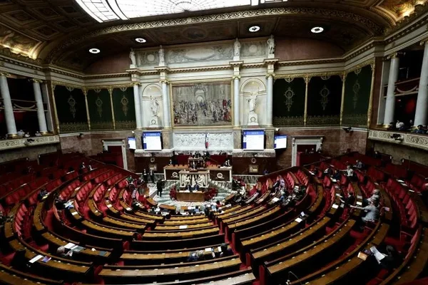 L'hémicycle du Sénat au Palais du Luxembourg, lieu des débats sur la fin de vie.