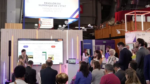 Le Pavillon du Numérique de l'État à VivaTech 2025, illustrant l'engagement des services publics dans l'innovation numérique.