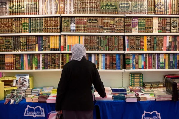 Stand de livres arabes lors de la Rencontre annuelle des musulmans de France.