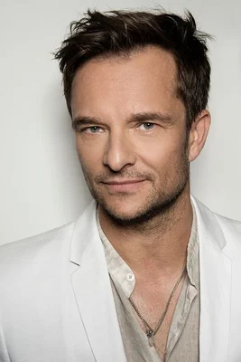 David Hallyday lors d'une séance photo studio.