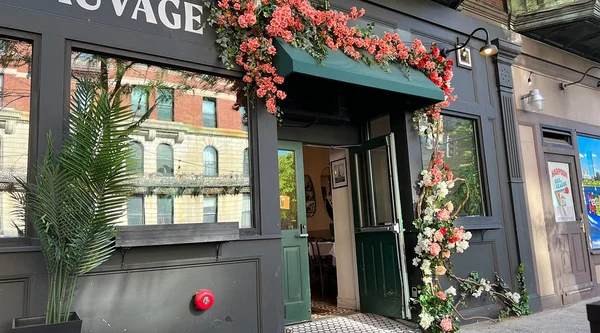 Le Café Sauvage à Boston, ambiance fleurie et conviviale pour accompagner les Bleus.