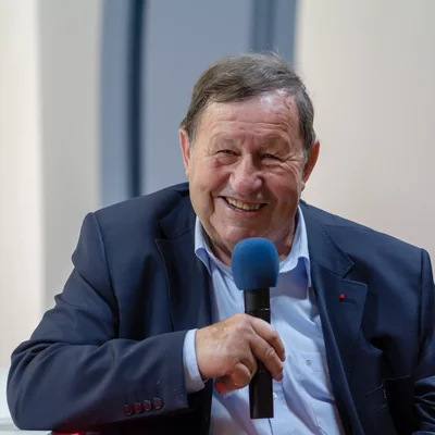 Guy Roux en conférence pour la présentation de son livre en 2014.