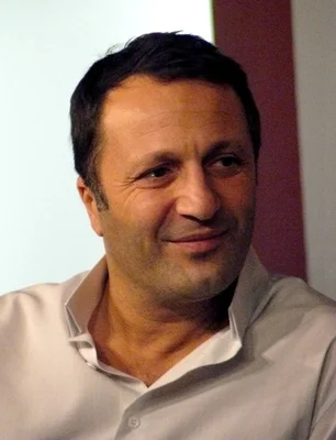 Arthur lors de la promotion de son spectacle à la FNAC Montparnasse en 2010.