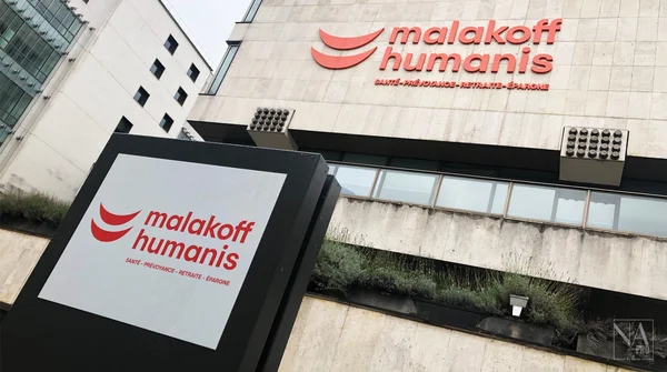 Immeuble de Malakoff Humanis avec signalétique, image comportant un filigrane.