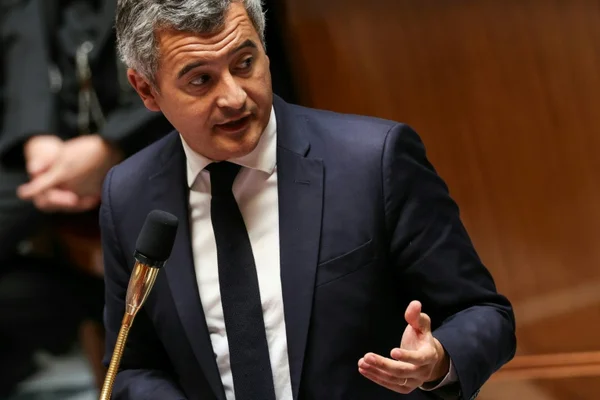 François Cuillandre, maire de Brest, s'exprime lors d'une conférence sur la création de la police municipale.