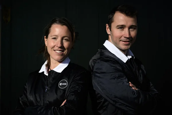 Arnaud Prost et une autre personne en tenue de l'ESA, lors d'un événement non précisé.