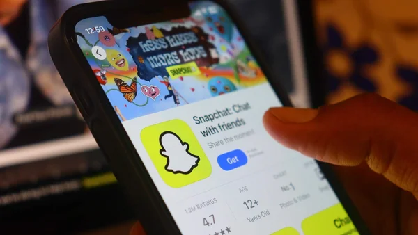 La page Snapchat sur l'App Store avec restrictions d'âge visibles.