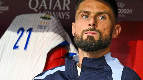 Olivier Giroud, assis au vestiaire, après l'annonce de sa retraite internationale.