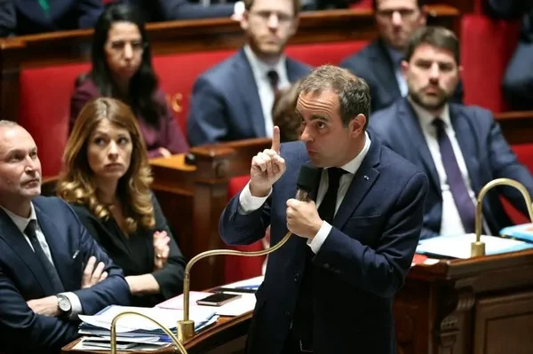 Le directeur général de la gendarmerie nationale s'exprimant lors d'une prise de parole officielle.