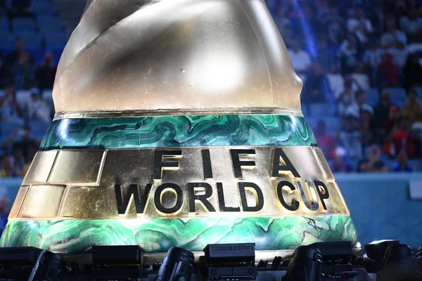 Détail de la base du trophée de la Coupe du Monde avec ses bandes de malachite.