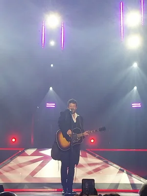 Patrick Bruel en concert au Zénith de Rouen en avril 2024.