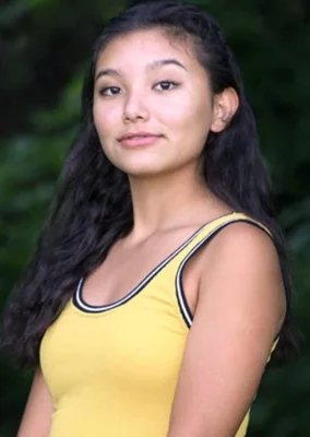 Kiawentiio, interprète de Katara dans la série Netflix.