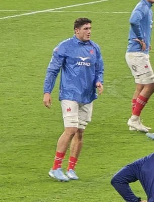 Joueur du Stade Rochelais en tenue d'entraînement, possiblement Grégory Alldritt ou Paul Boudehent