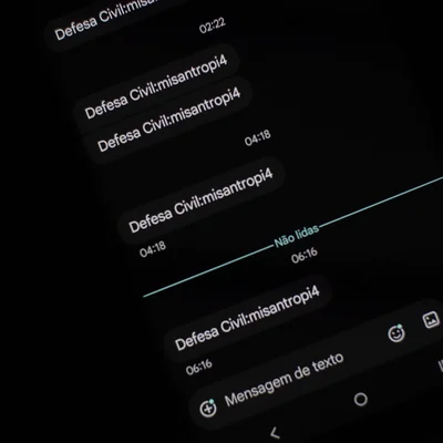 Notifications de fausses alertes de la Défense civile brésilienne ('Defesa Civil:misantropi4') sur un smartphone.