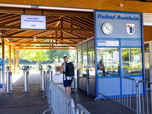 Entrée du Freibad Auenheim, la piscine allemande où des Français sont entrés sans payer.