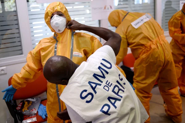 Ebola : le patient soigné en France est « dans un état stable »