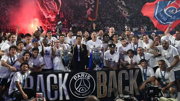 Ligue des champions. Du Champ-de-Mars à la folie du Parc des Princes, revivez la folle journée de célébrations du PSG