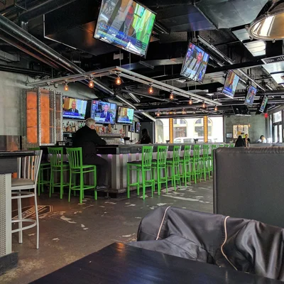 Le Warehouse Kitchen + Sports Bar à Boston, un cadre idéal pour suivre les matchs des Bleus.
