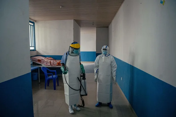 Alerte générale » : un hôpital accueillant des patients d'Ebola pris d'assaut par des proches de victimes en RDC - Le Parisien