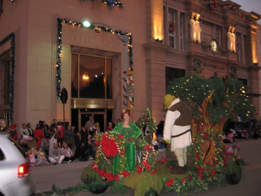 Shrek et Fiona sur un char de parade à Orlando, Floride