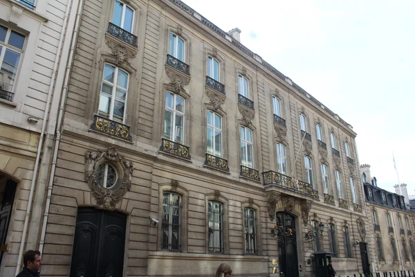 Ambassade du Royaume-Uni à Paris, lieu où les autorités britanniques peuvent être impliquées dans l'affaire de Lucy Stemp.