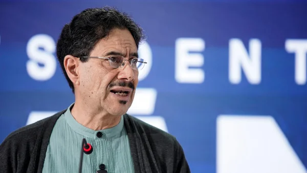 Le candidat de gauche à la présidentielle colombienne reconnaît sa défaite lors d'une conférence de presse.